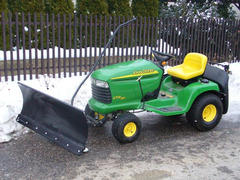Sněhová radlice k dvouosým travním traktorům
