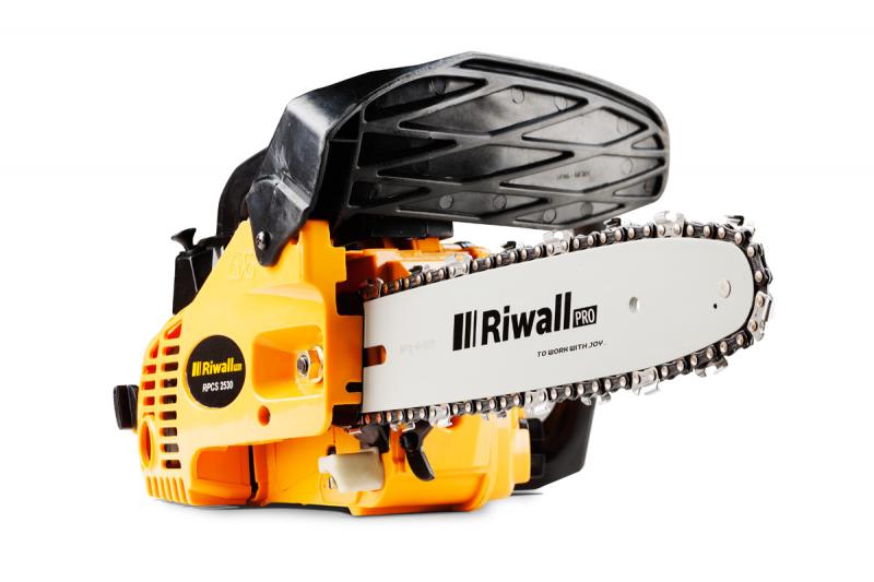 Riwall RPCS 2530 řetězová vyvětvovací pila s benzinovým motorem