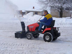 Sněžná fréza k dvouosým travním traktorům